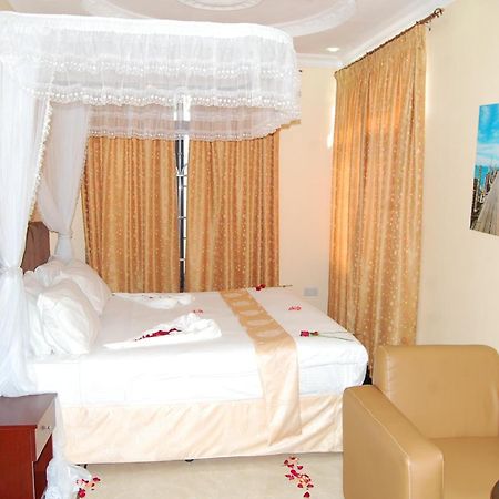 Lantana Hotel Daressalam Zimmer foto