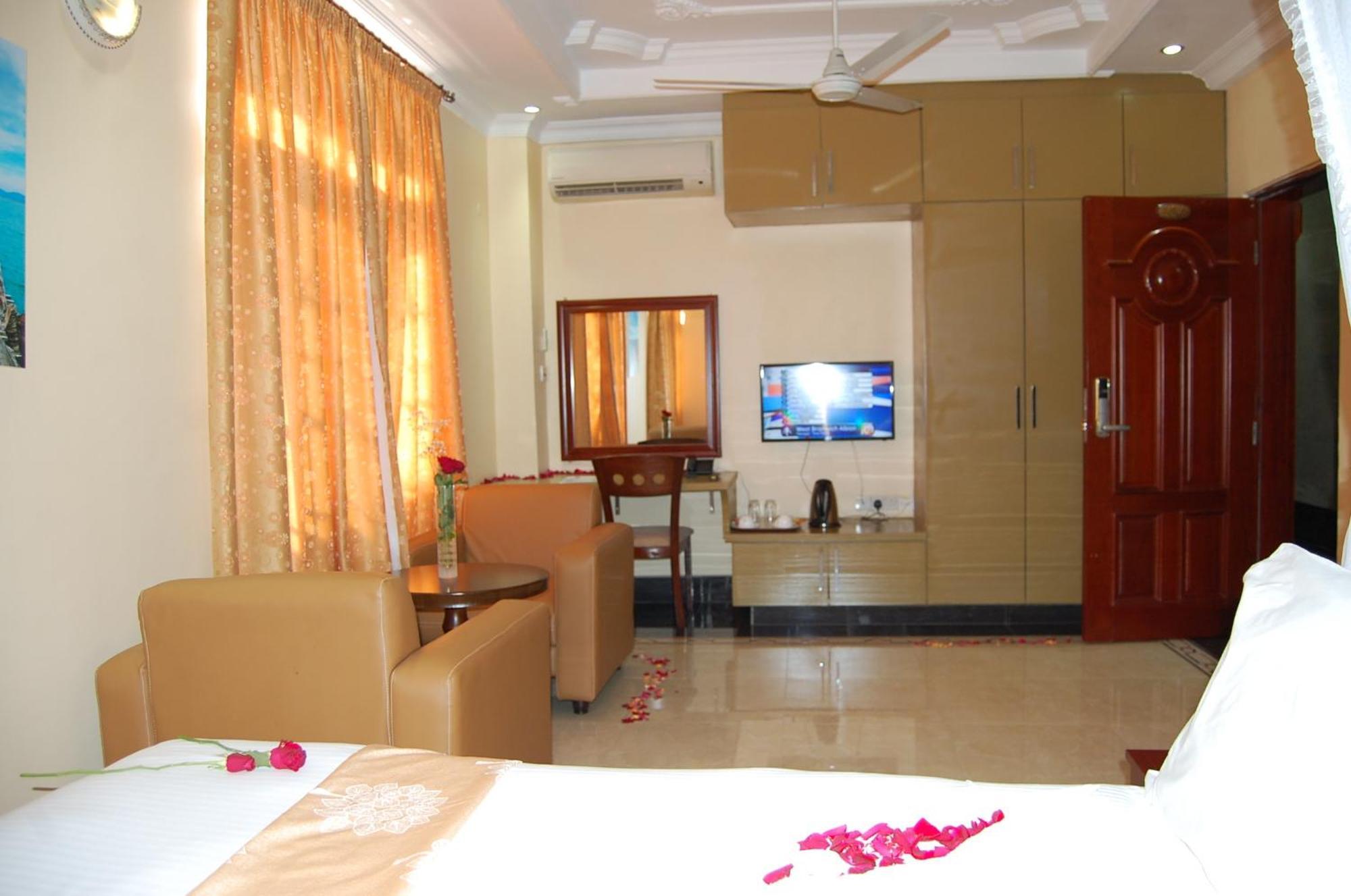 Lantana Hotel Daressalam Zimmer foto